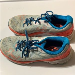 Women’s under armour tennis shoes